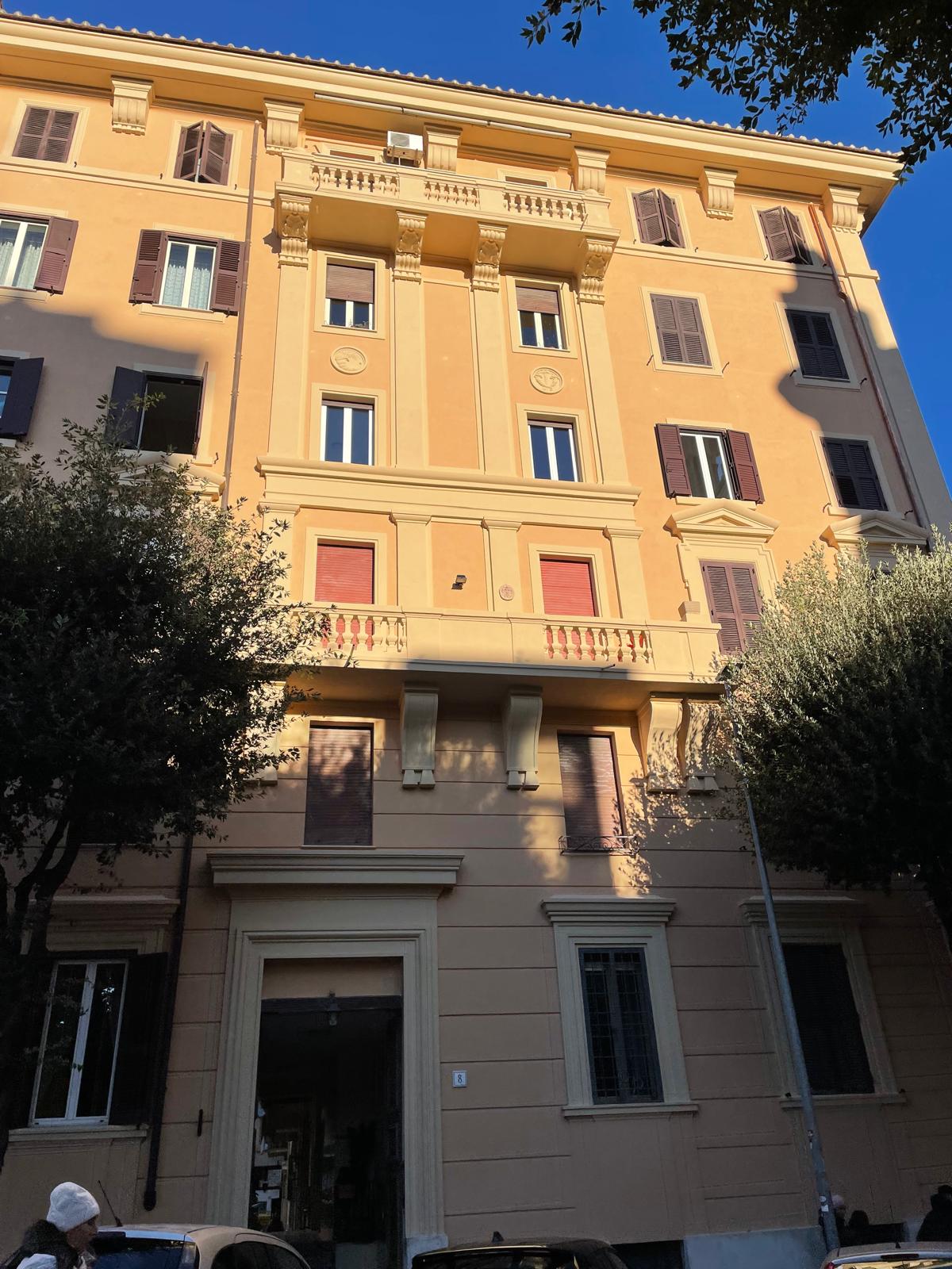 Via Nicolò III n. 8